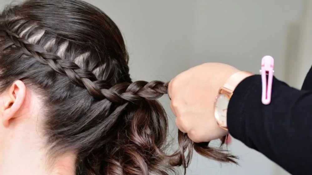 Último dia para se inscrever nos cursos gratuitos de Tranças, Design de Sobrancelha e Automaquiagem em Rolim de Moura