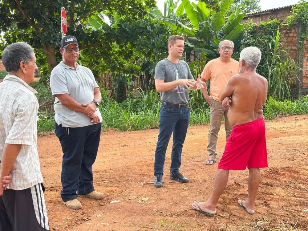 Vereador Pastor Bruno Luciano acompanha obras da Seinfra no Bairro Cidade Nova