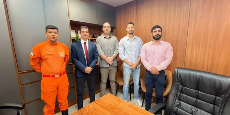 Adalto de Bandeirantes discute projetos sociais com Casa Civil e Corpo de Bombeiros