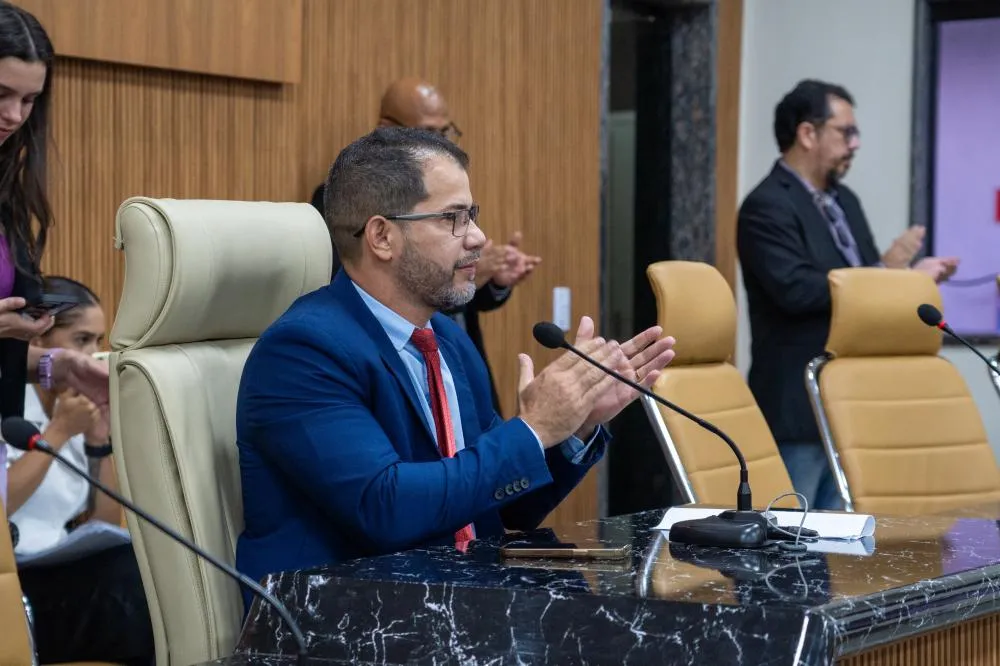 APOIO AOS ENTREGADORES E MOTOTAXISTAS: Vereador Nilton Souza tem projeto aprovado para garantir mais estrutura, dignidade e segurança a esses profissionais