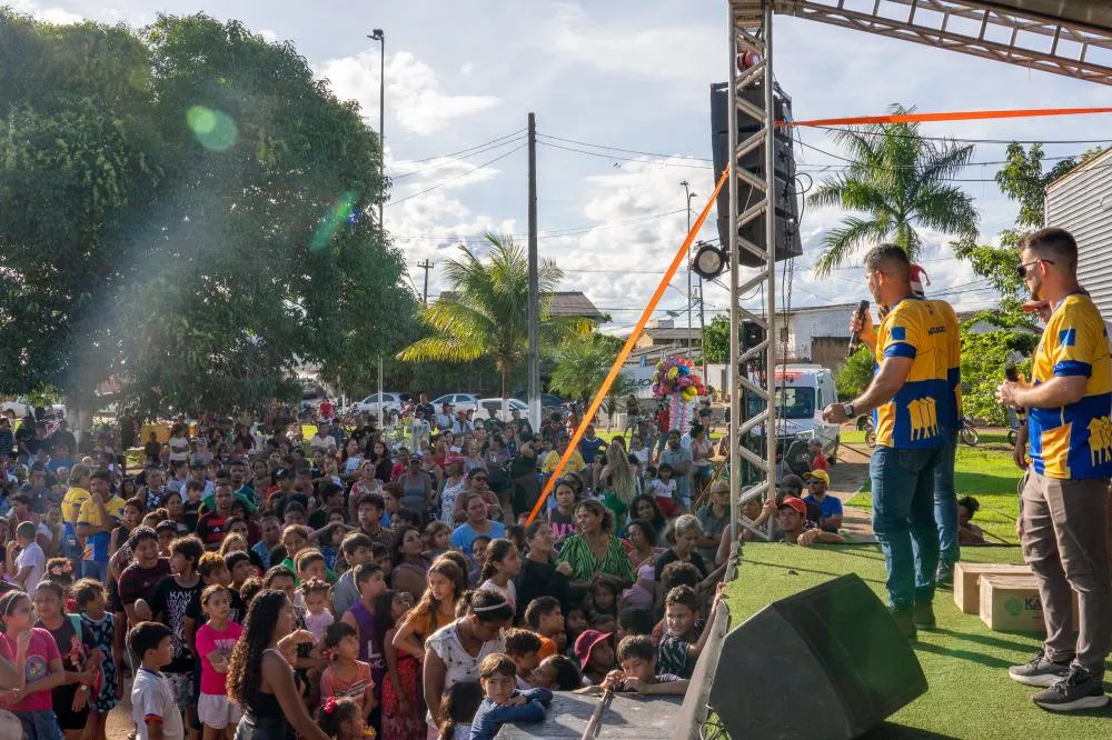 Onda Amarela Natalina é sucesso e Vereador Nilton Souza reúne centenas de famílias na Zona Leste
