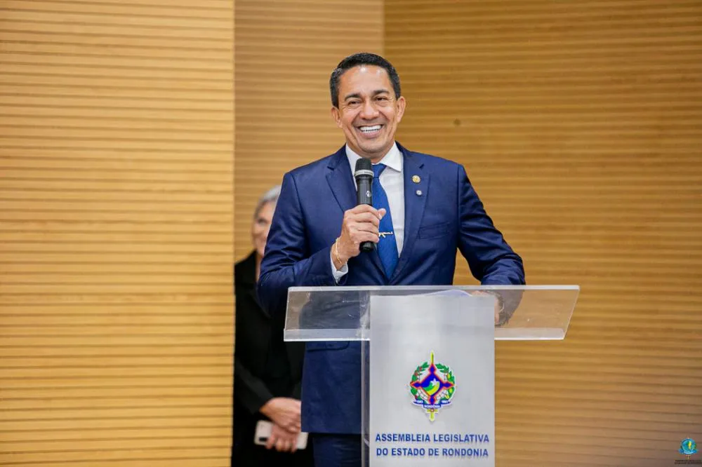 Eyder Brasil garante meio milhão de reais para escolas de Porto Velho