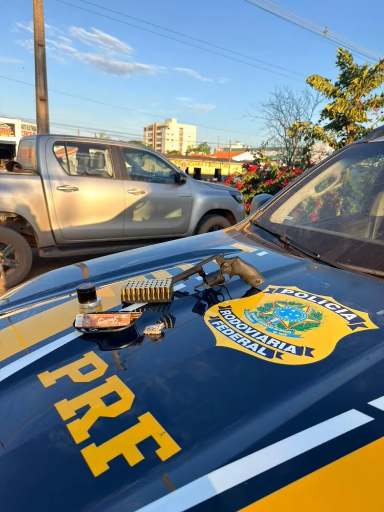 Fiscalização da PRF revela arma e drogas escondidas em caminhonete na BR-174 próximo à Vilhena