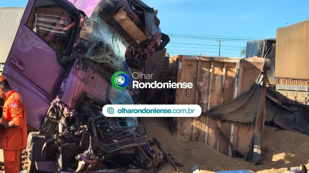 Motorista morre em colisão entre carretas na BR-364, em Candeias do Jamari