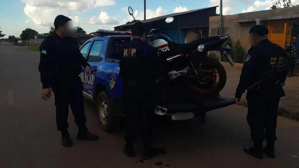 Casal é amarrado durante assalto e tem R$ 6 mil roubados na zona sul; moto foi abandonada após crime