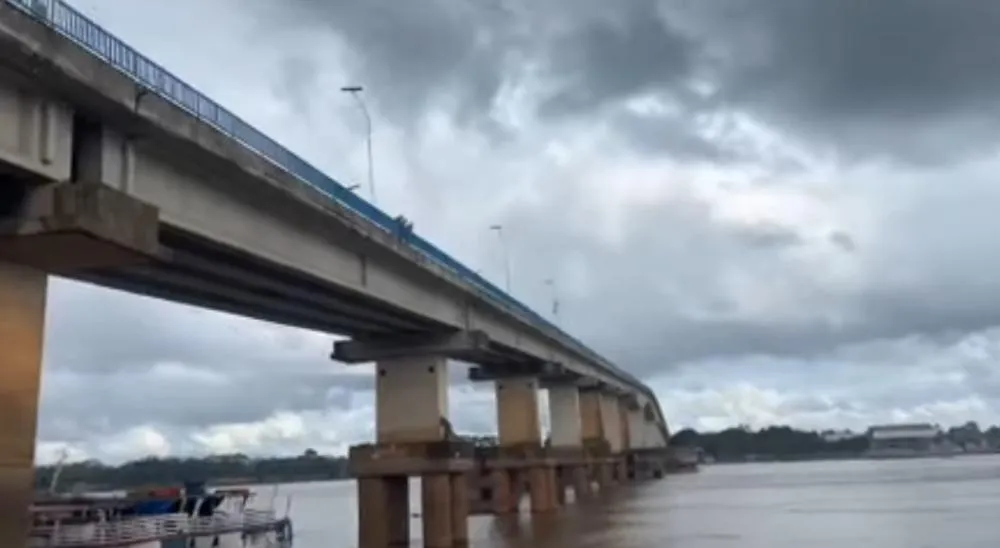 Homem ameaça pular da ponte sobre o Rio Madeira e mobiliza forças de segurança há mais de 2 horas