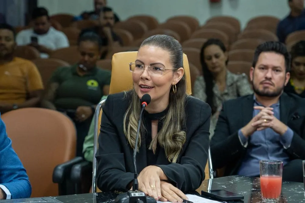 DINHEIRO NAS MÃOS DO PORTOVELHENSE: É isso que diz a emenda da vereadora Sofia Andrade que prevê repasse de 30% do valor da multa para quem denunciar infrações com provas